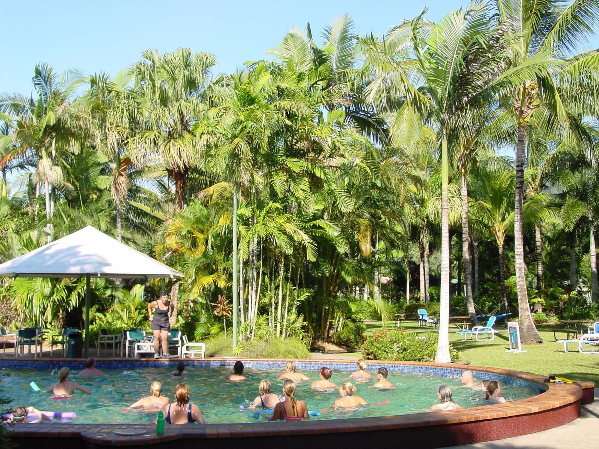 Ingenia Holidays Cairns Coconut Exterior photo The pool at the resort