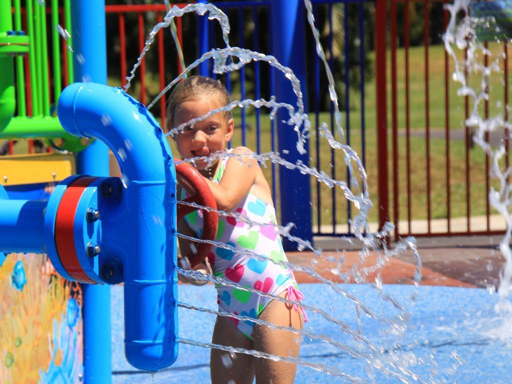 Ingenia Holidays Cairns Coconut Exterior photo A child playing at the water park
