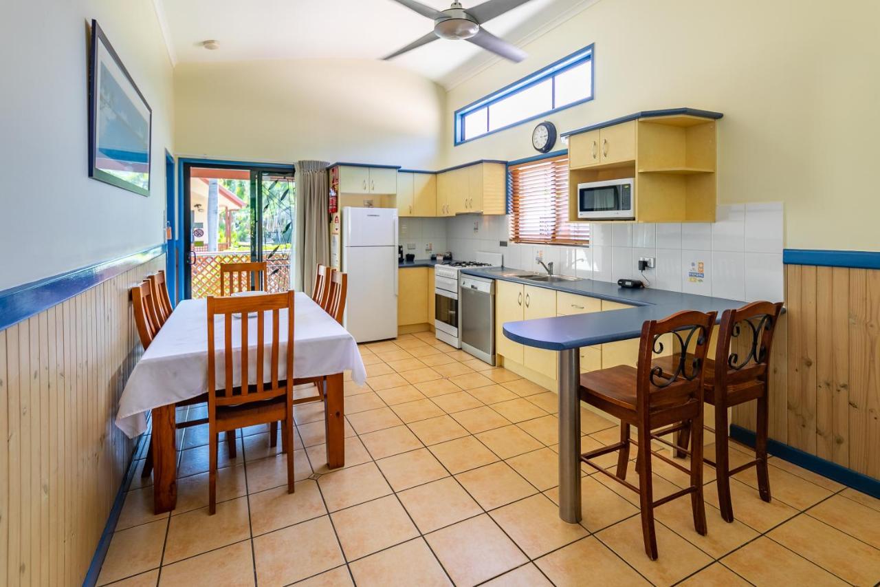 Ingenia Holidays Cairns Coconut Exterior photo A typical kitchen