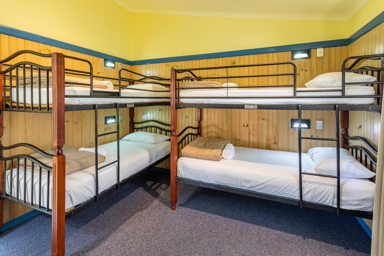 Ingenia Holidays Cairns Coconut Exterior photo A typical room at a backpackers' hostel in Australia